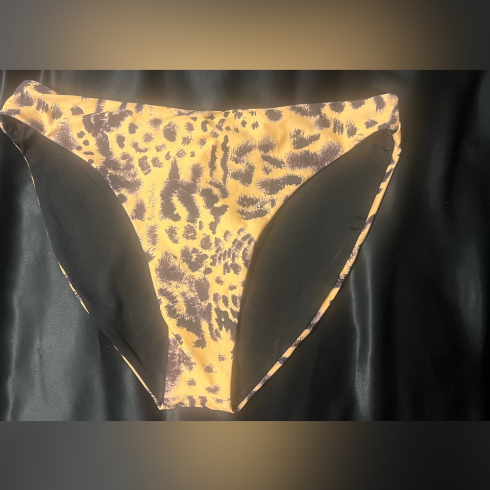 Beach riot Chelsea leopard seamless bottom size small nwt